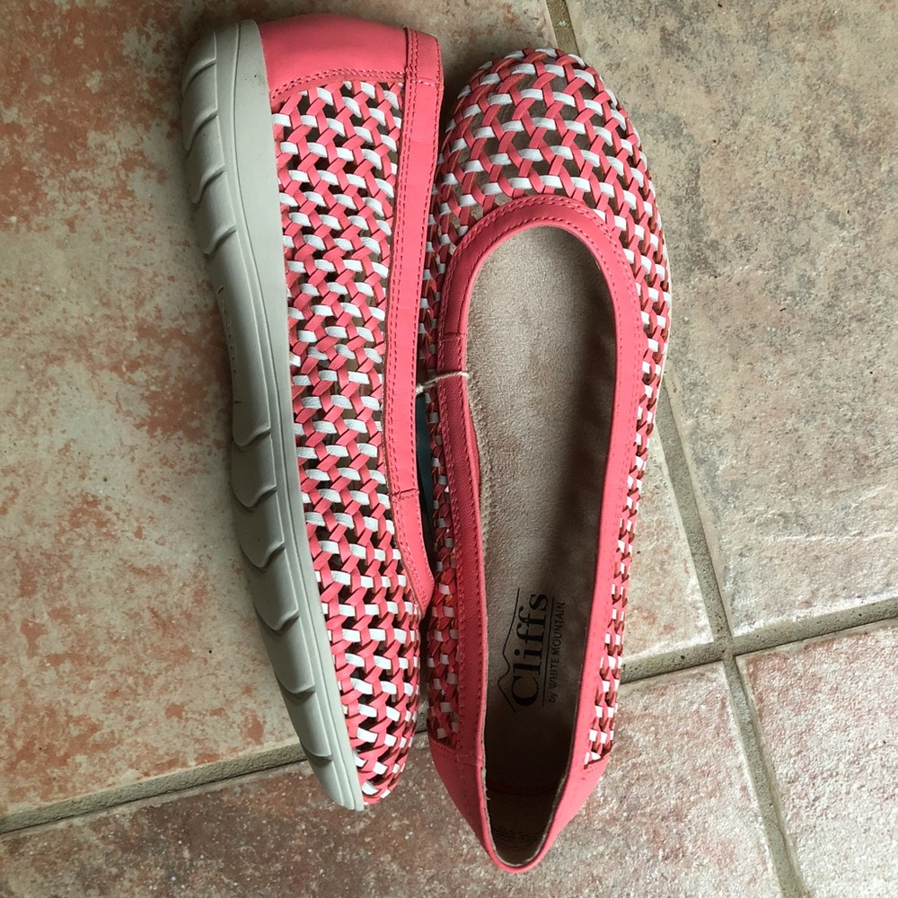 💕 Pink & White Woven Leather Flats 💕
